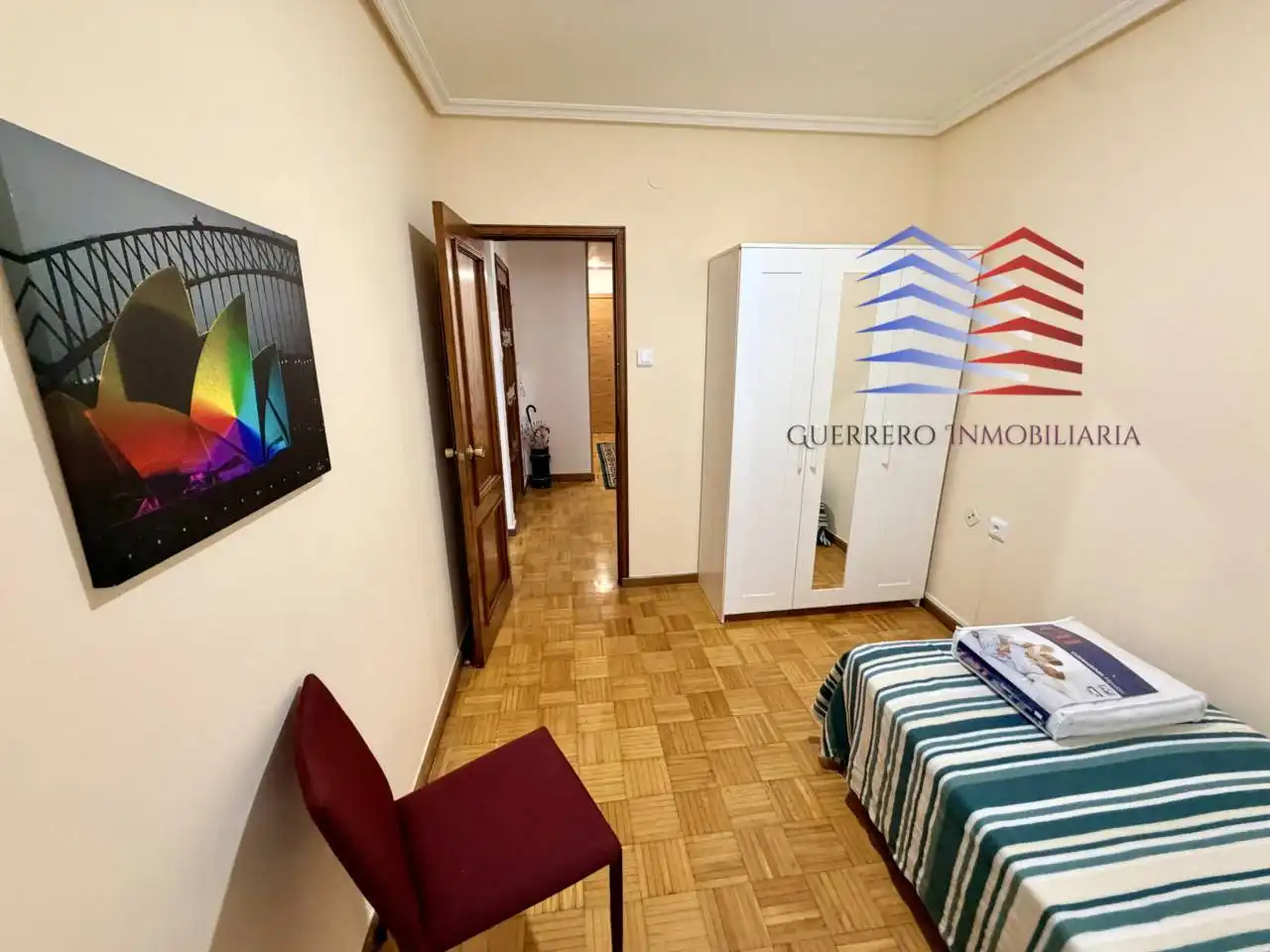Habitación de Apartamento de alquiler en Ourense Capital  con Calefacción, Parquet y Amueblado