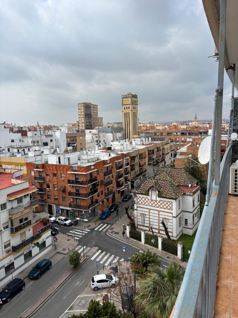 Vista exterior de Pis en venda en  Sevilla Capital amb Aire condicionat i Terrassa