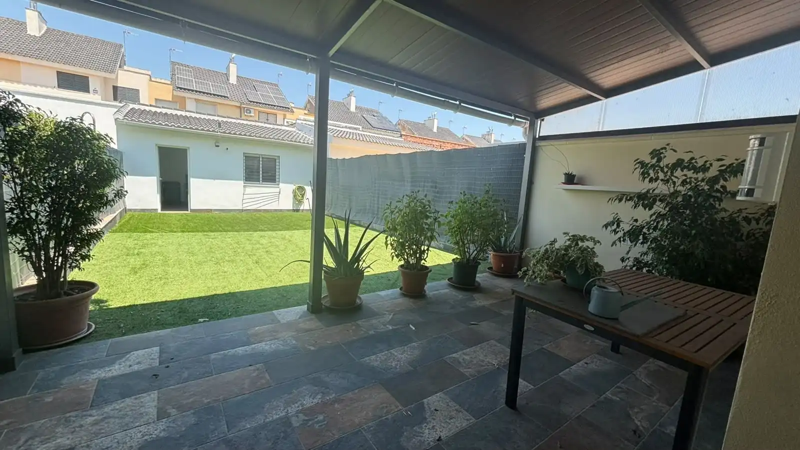 Jardí de Casa adosada en venda en Huévar del Aljarafe amb Aire condicionat, Traster i Alarma