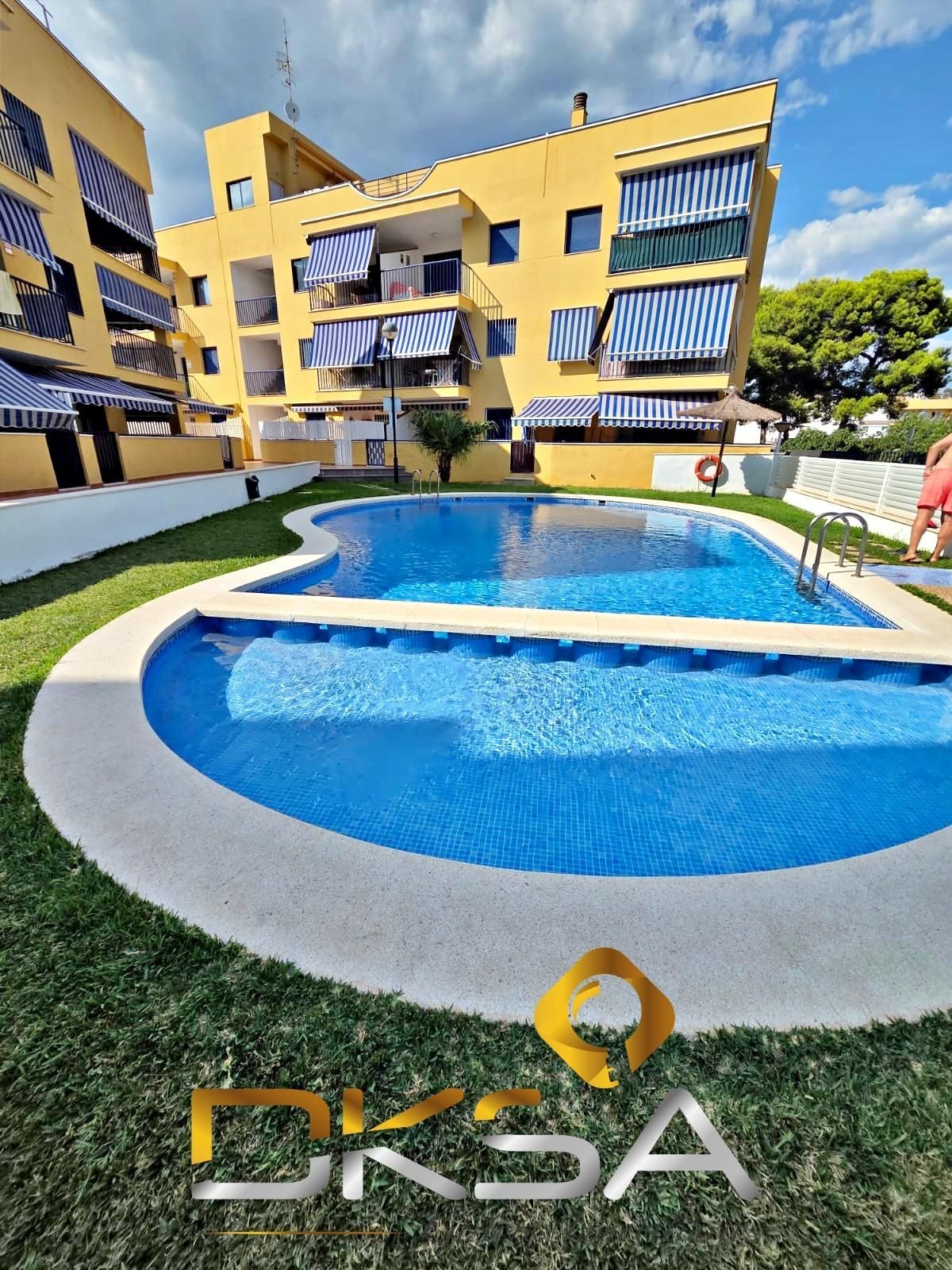 Piscina de Apartament en venda en Oropesa del Mar / Orpesa amb Aire condicionat, Calefacció i Jardí privat