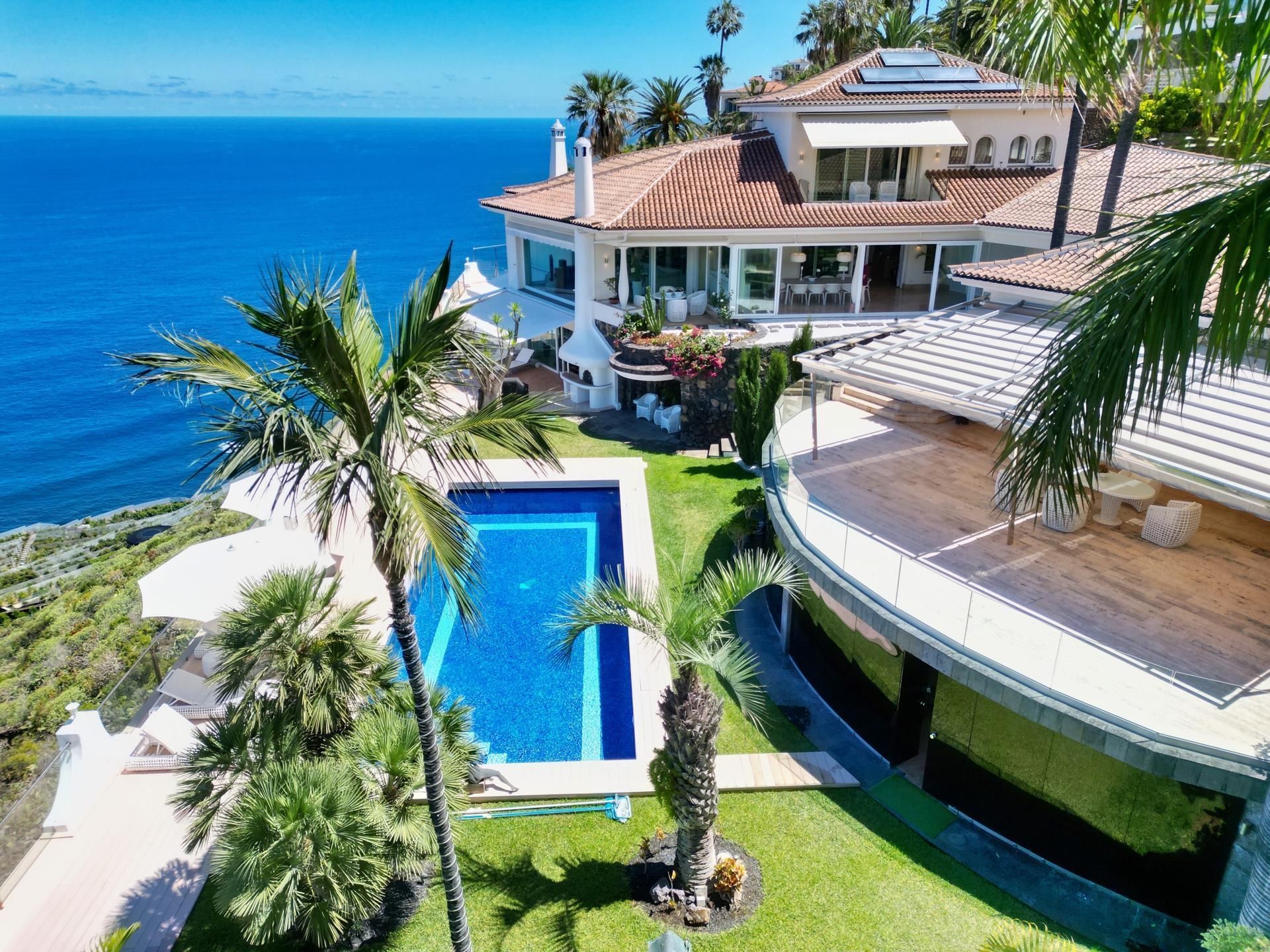 Swimming pool of Country house for sale in Santa Úrsula  with Air Conditioner, Heating and Terrace