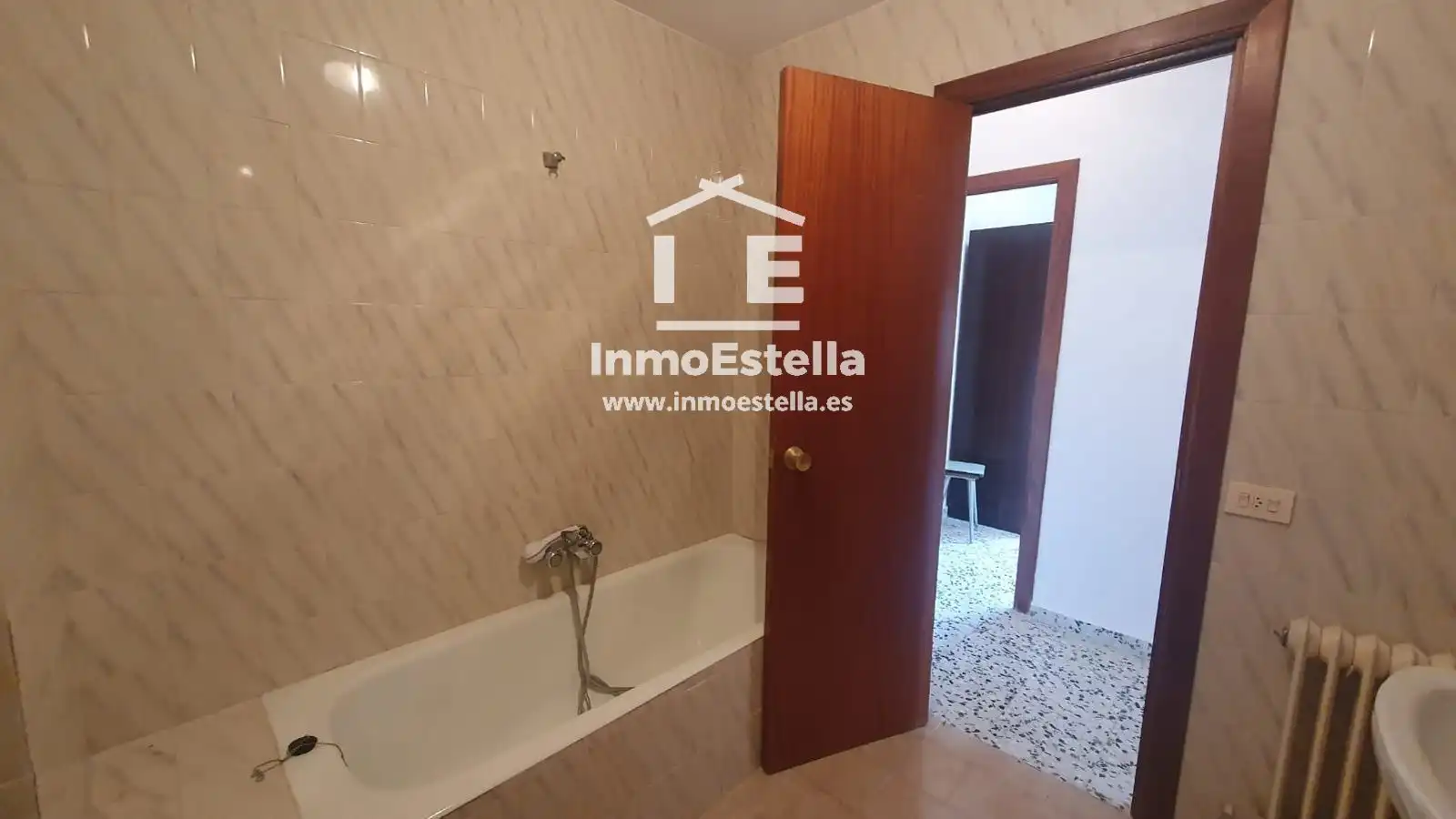 Bany de Pis en venda en Améscoa Baja amb Calefacció i Terrassa