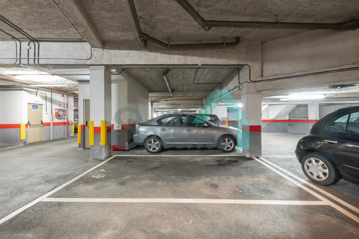 Aparcament de Dúplex en venda en Oviedo  amb Calefacció, Parquet i Terrassa