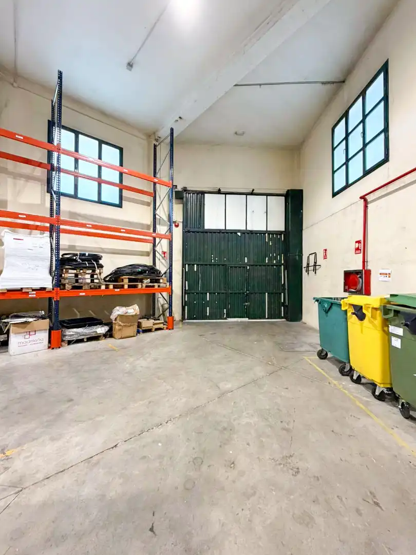 Nau industrial en venda en San Sebastián de los Reyes amb Calefacció i Alarma