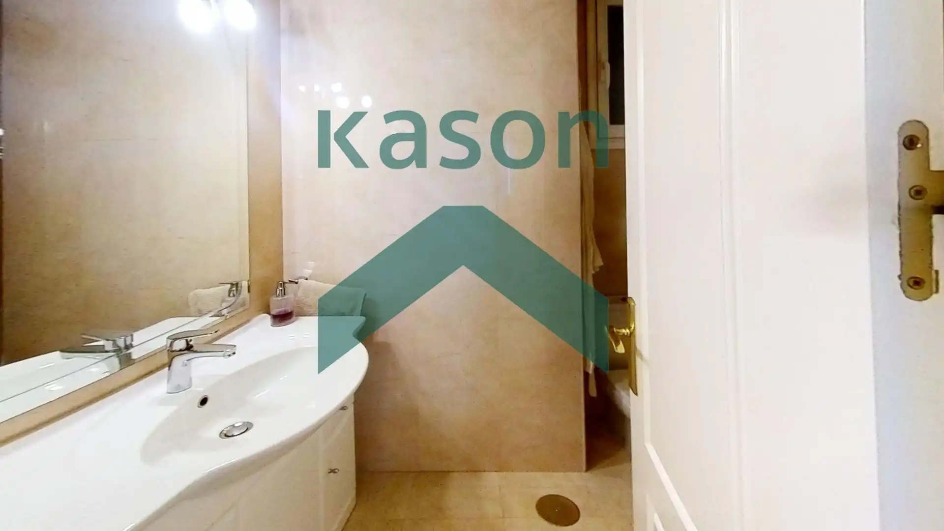 Bathroom of Flat for sale in Madrid  with Heating and Storage room