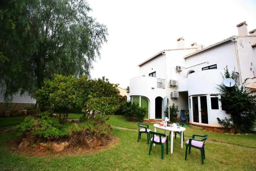 Jardí de Apartament de lloguer en Dénia amb Calefacció, Balcó i Piscina comunitària