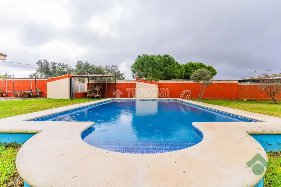 Swimming pool of Country homes for sale in Jerez de la Frontera  with Air Conditioner