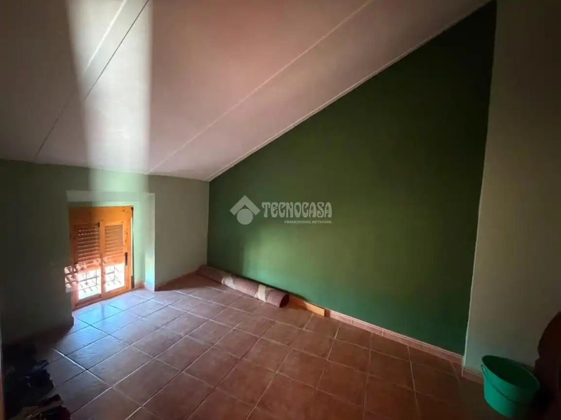 Casa adosada en venda en Jabalquinto amb Aire condicionat i Balcó