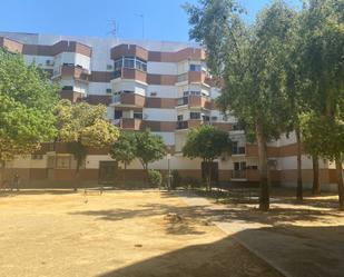 Vista exterior de Pis en venda en  Sevilla Capital amb Aire condicionat i Terrassa