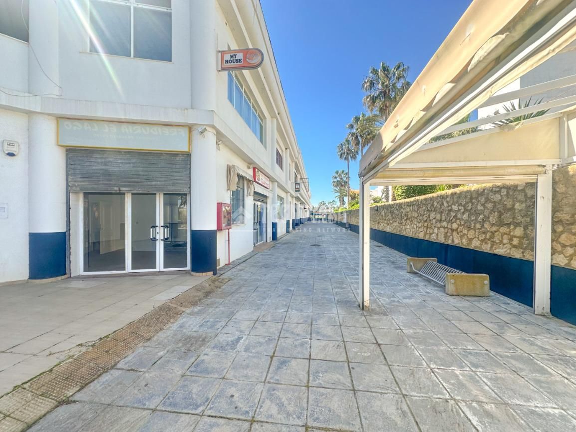 Vista exterior de Local en venda en Rota