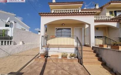 Exterior view of House or chalet for sale in Santa Oliva  with Air Conditioner, Heating and Private garden