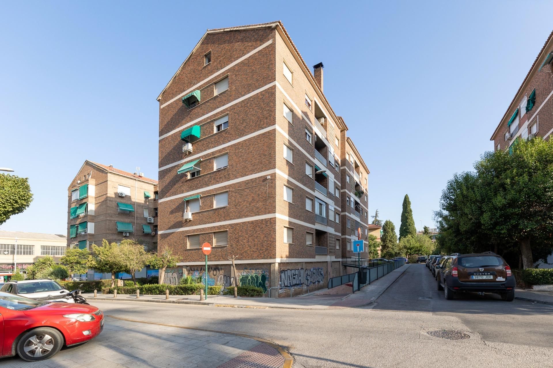 Außenansicht von Wohnung zum verkauf in  Granada Capital mit Heizung, Terrasse und Balkon