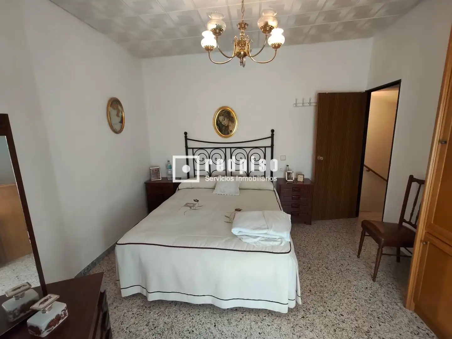 Dormitori de Casa o xalet en venda en Villaconejos amb Calefacció, Traster i Moblat