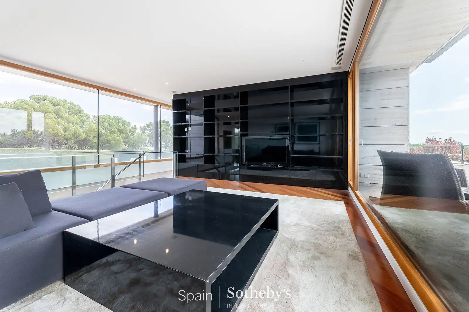 Sala d'estar de Casa o xalet de lloguer en Pozuelo de Alarcón amb Aire condicionat, Jardí privat i Terrassa
