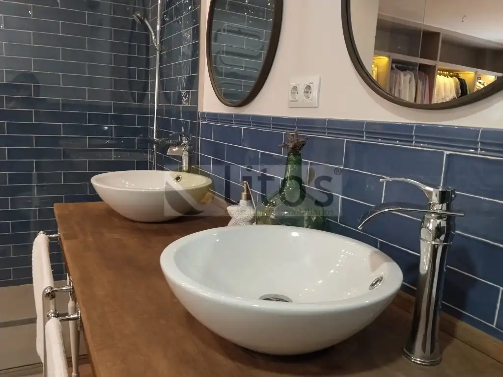 Bathroom of Detached homes for sale in Dos Hermanas  with Private garden and Swimming Pool