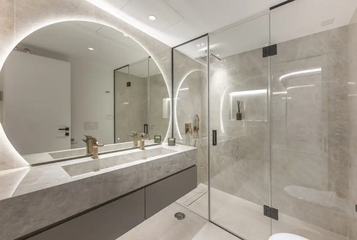 Bathroom of Flat for sale in Estepona  with Air Conditioner, Heating and Private garden