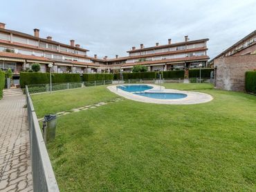 Casa amb piscina en venda a Poble
