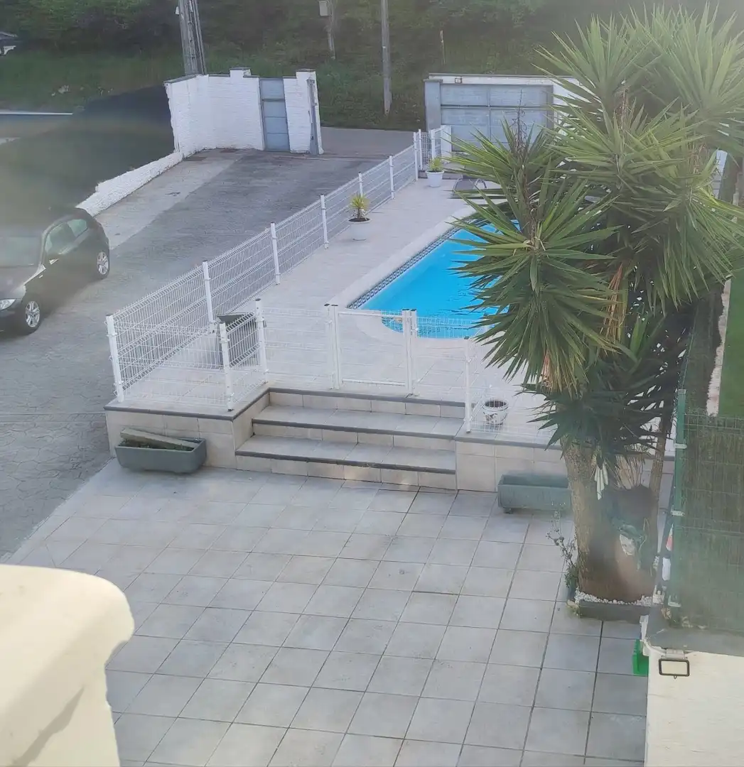 Piscina de Casa o chalet en venta en Castro-Urdiales con Jardín privado, Terraza y Trastero