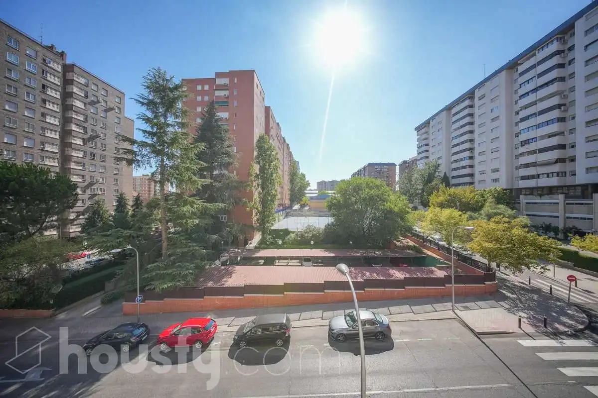 Vista exterior de Piso en venta en Madrid con Aire acondicionado, Calefacción y Jardín privado