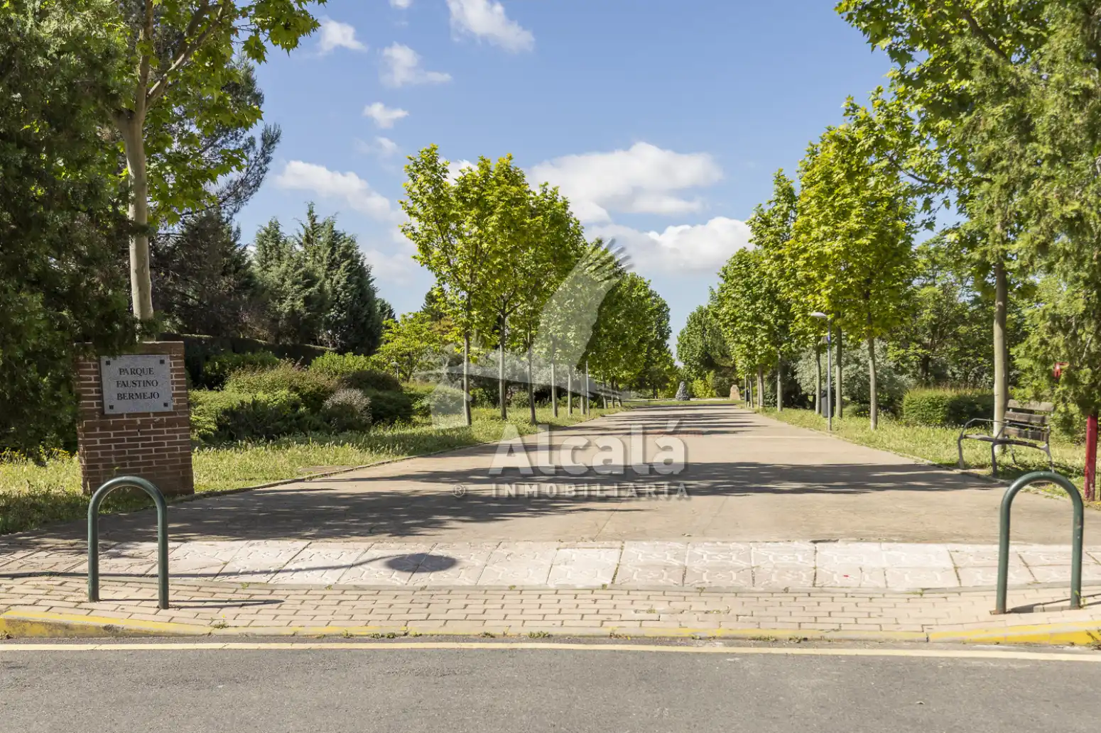 Vista exterior de Casa adosada en venta en Villalbilla con Aire acondicionado, Calefacción y Parquet