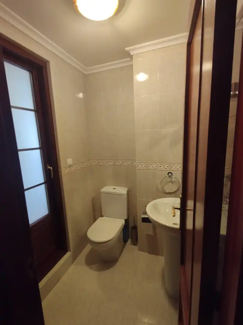 Badezimmer von Wohnung zur Miete in Santa María de Cayón mit Heizung, Parkett und Terrasse