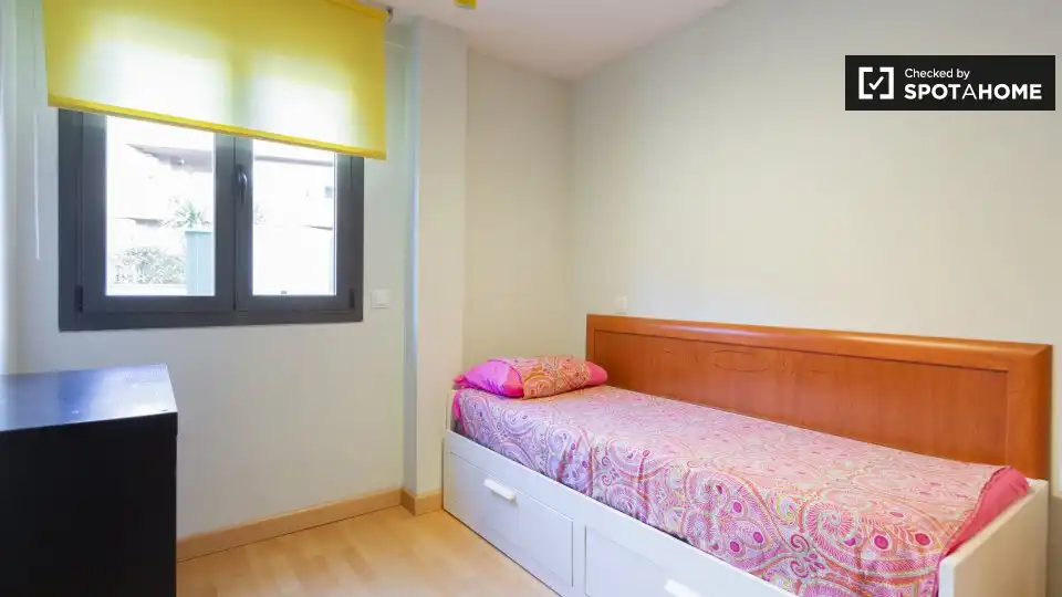 Habitación de Piso de alquiler en Pozuelo de Alarcón con Aire acondicionado, Calefacción y Amueblado