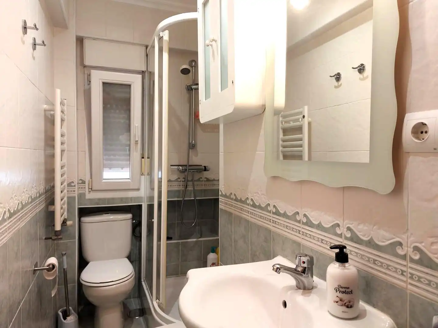 Baño de Piso de alquiler en Santander con Calefacción y Parquet