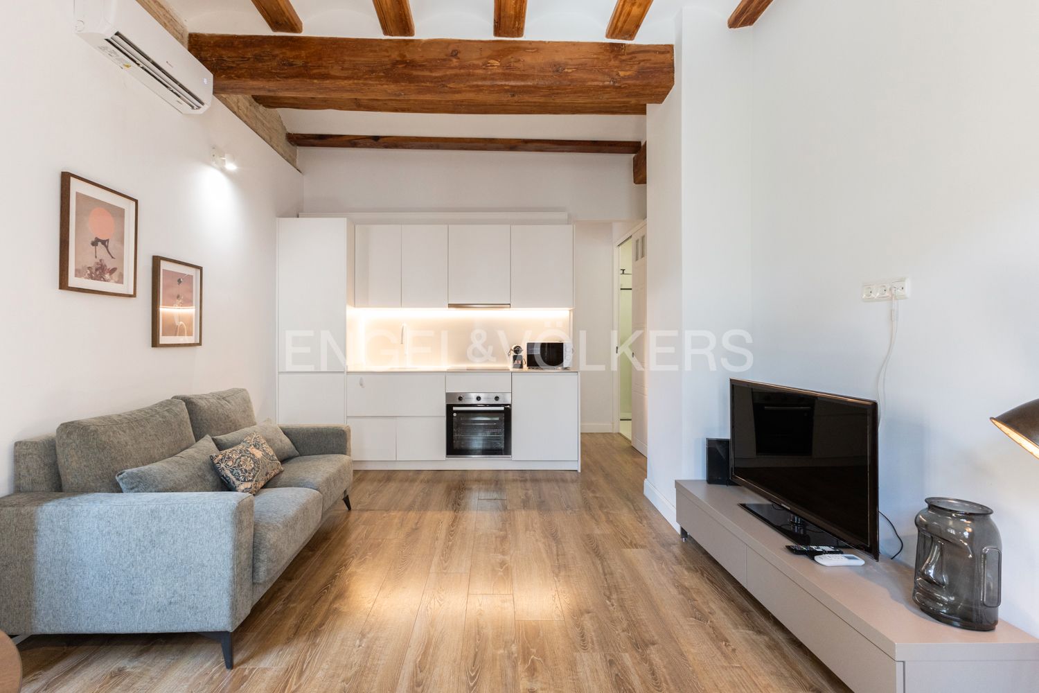 Living room of Flat for rent in  Valencia Capital  with Air Conditioner, Heating and Furnished