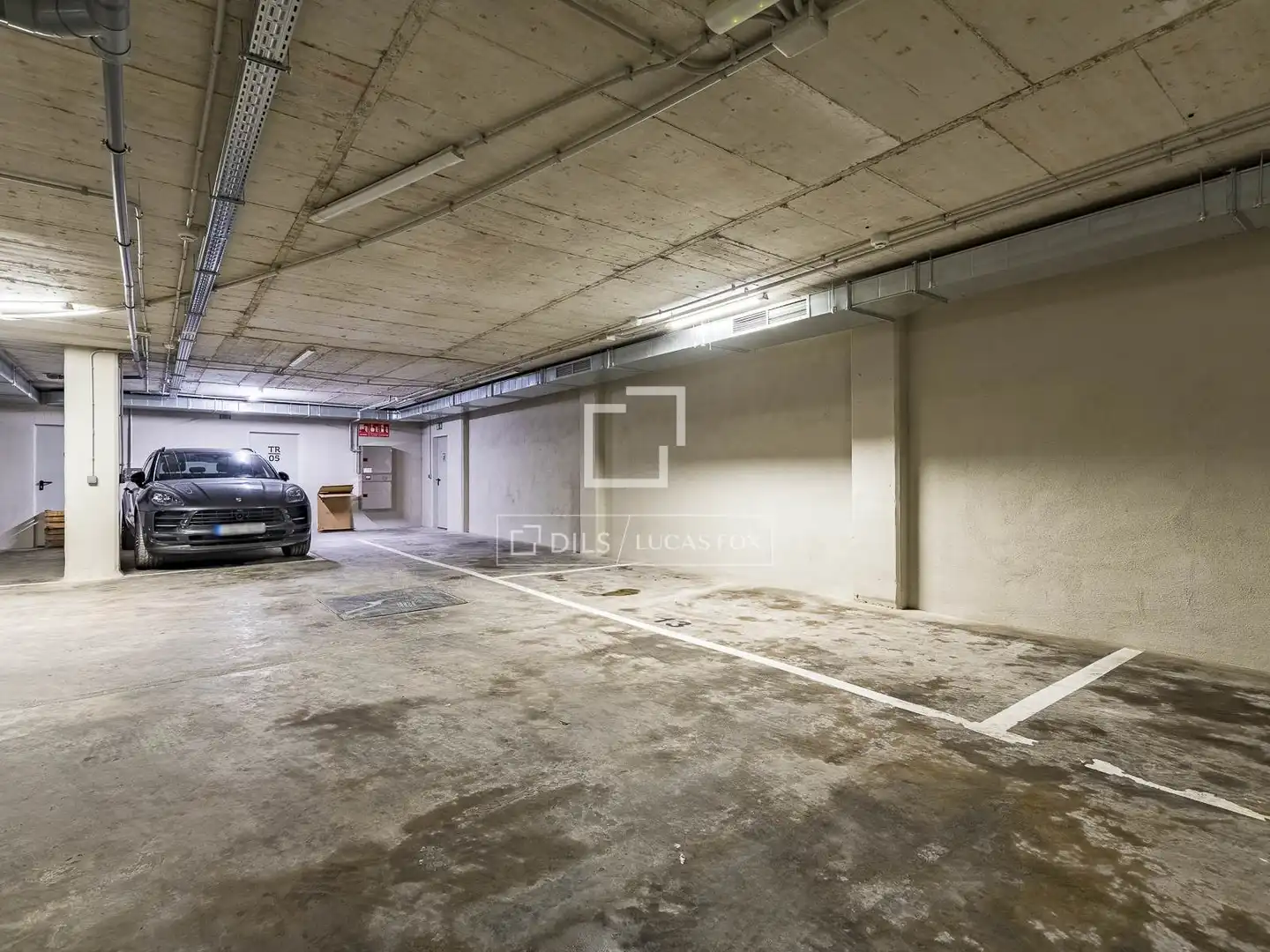 Parking de Piso en venta en Barcelona con Aire acondicionado, Calefacción y Terraza