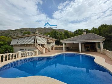 Chalet con balcón en venta en Callosa d'en Sarrià