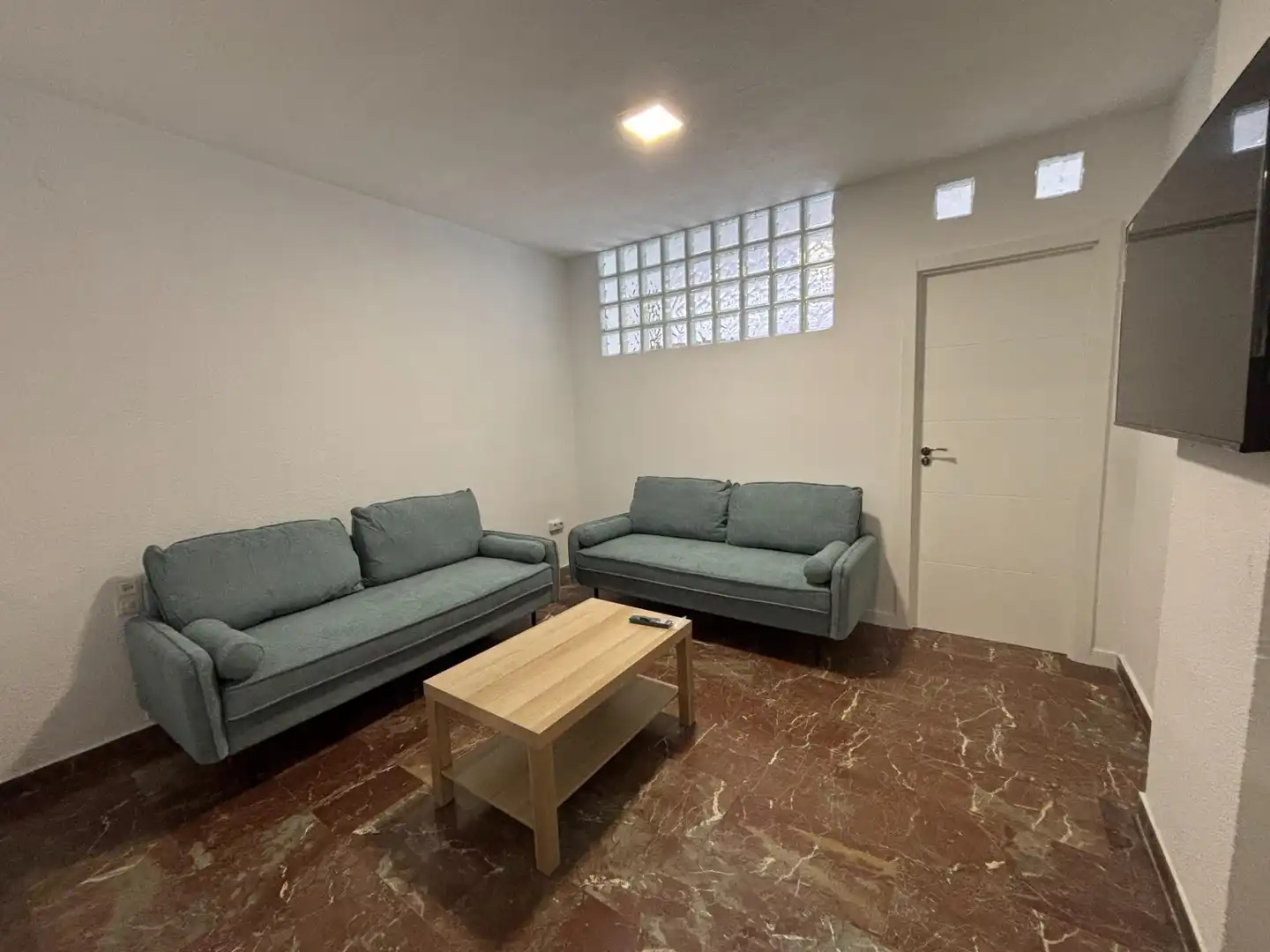 Sala de estar de Piso para compartir en Granada con Calefacción y Amueblado