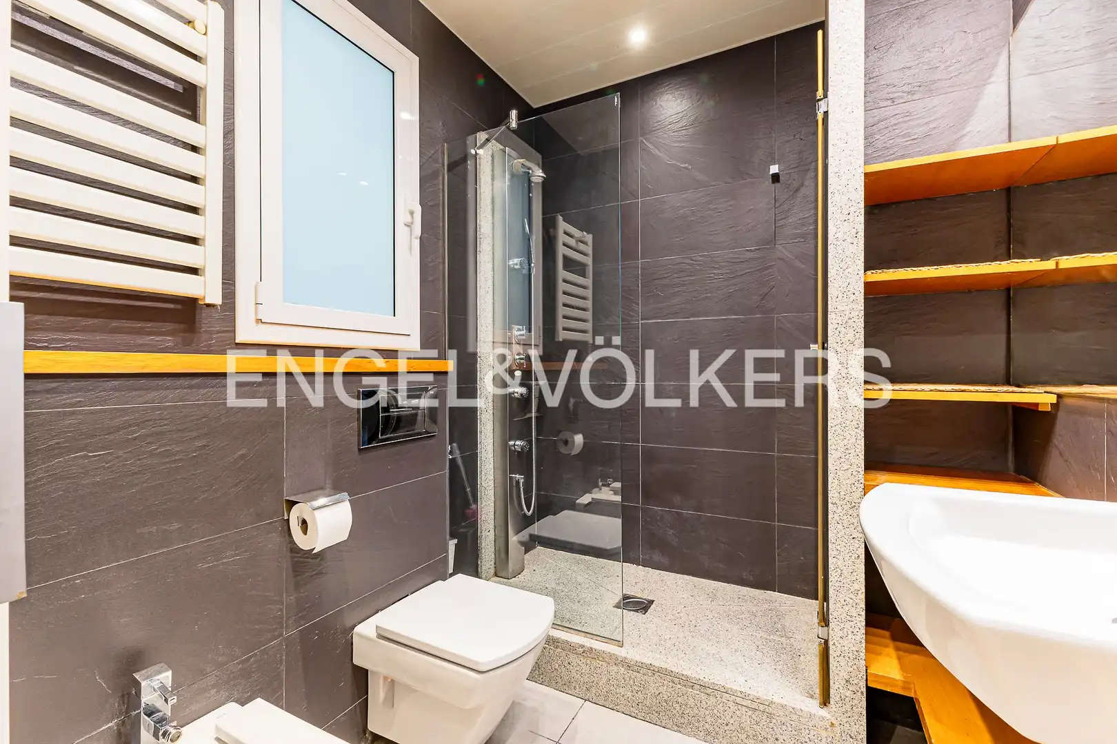 Baño de Piso de alquiler en Barcelona con Aire acondicionado, Calefacción y Amueblado