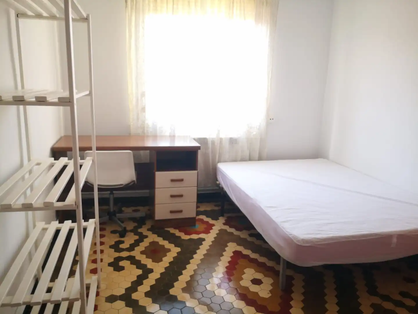 Habitación de Piso de alquiler en Zaragoza con Calefacción, Amueblado y Horno