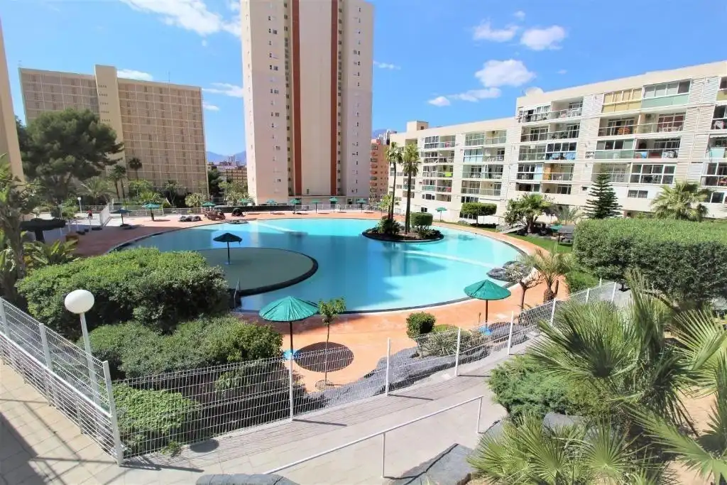 Schwimmbecken von Wohnungen zum Verkauf in Benidorm mit Klimaanlage, Heizung und Privatgarten