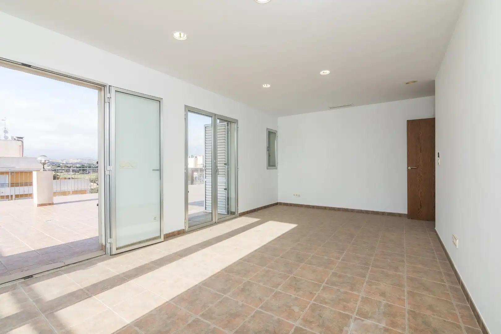 Dachboden zum Verkauf in Elche / Elx mit Klimaanlage, Heizung und Terrasse