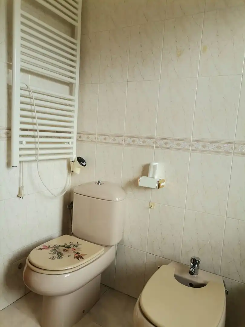 Baño de Casa o chalet de alquiler en A Mezquita  con Calefacción, Terraza y Trastero