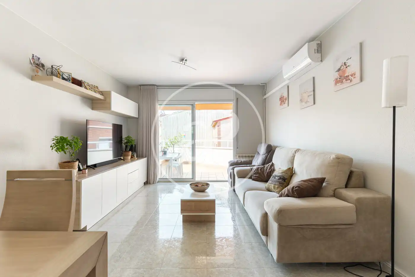 Sala d'estar de Casa adosada en venda en Rubí amb Aire condicionat, Calefacció i Terrassa
