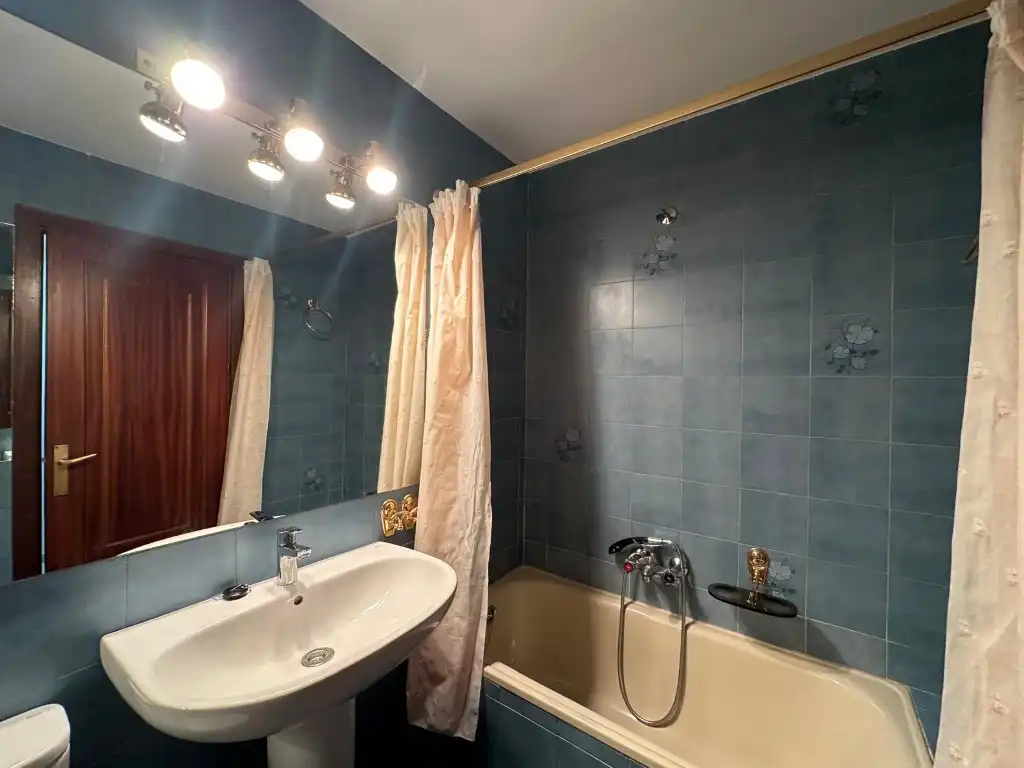 Bathroom of Flat for rent in Córdoba