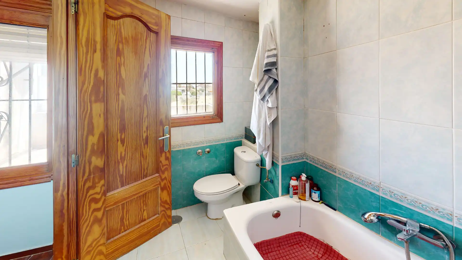 Bany de Casa o xalet en venda en Alicante / Alacant amb Aire condicionat, Terrassa i Traster