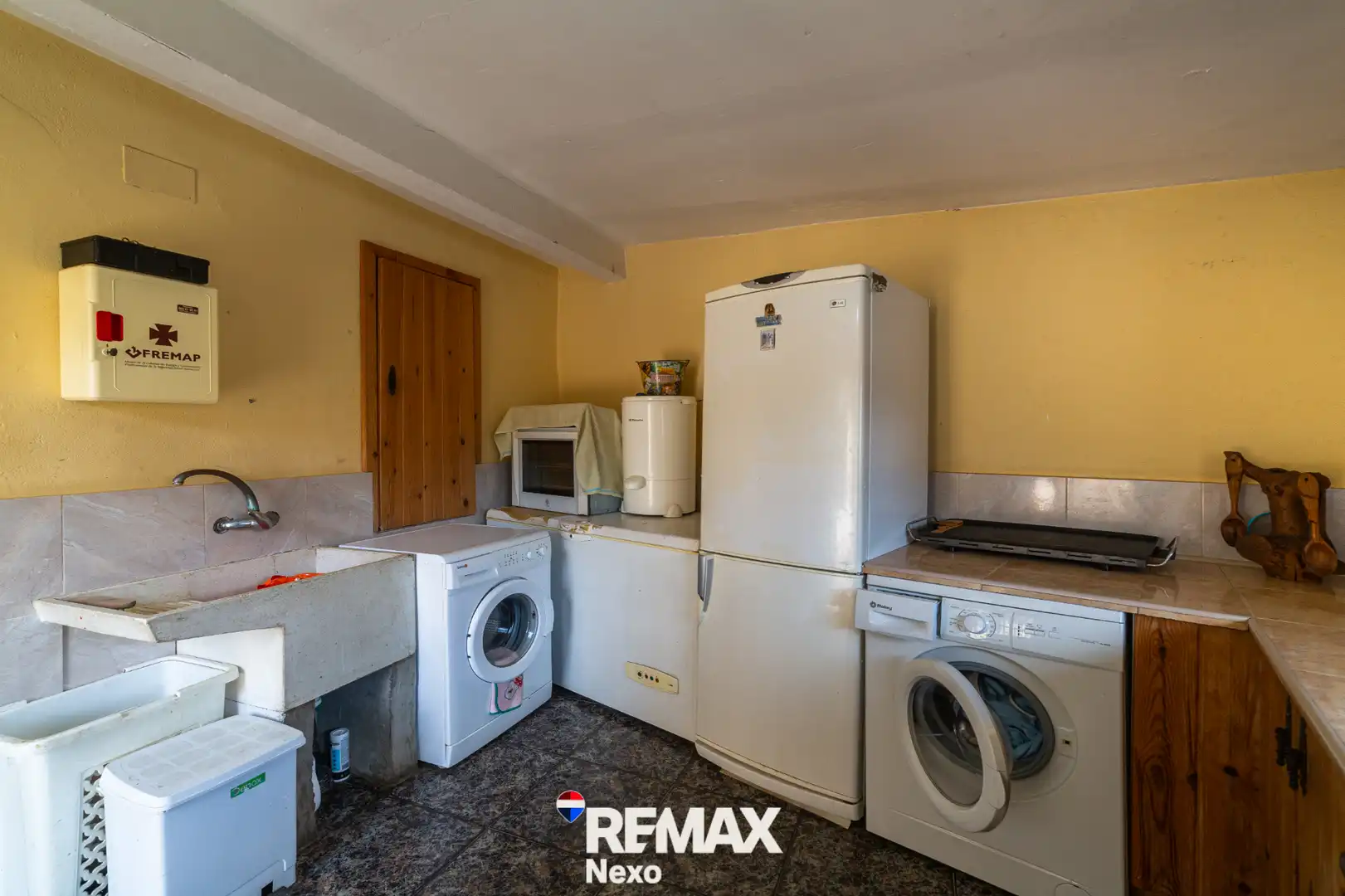 Casa adosada en venda en San Agustín del Pozo amb Jardí privat, Traster i Moblat