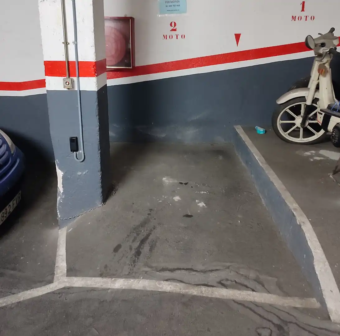 Motorbike for sale in Carrer del Pintor Gimeno 7, imagen 2