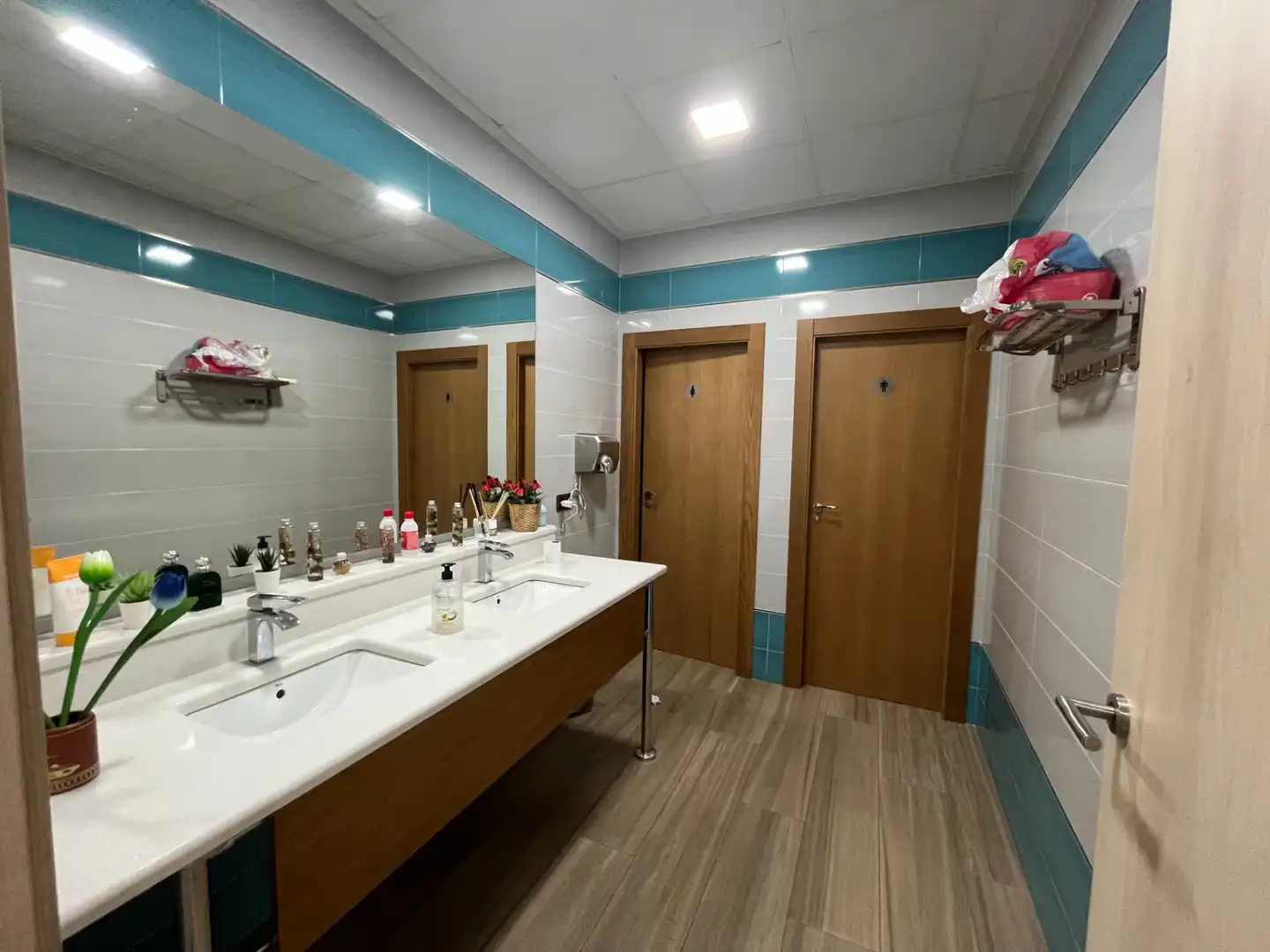 Baño de Nave industrial en venta en Villanueva de la Jara con Calefacción y Alarma