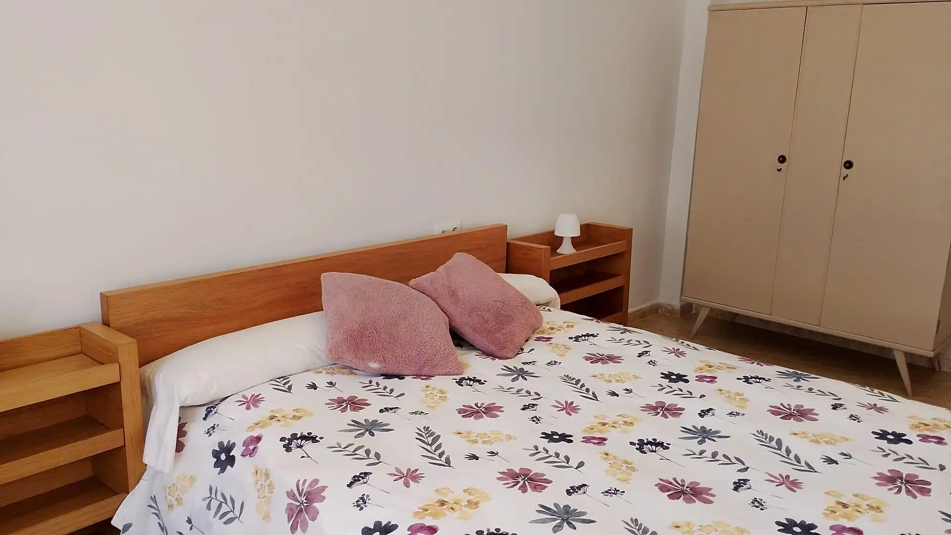 Habitación de Planta baja en venta en La Unión con Aire acondicionado, Trastero y Amueblado