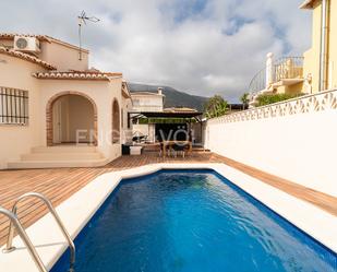 Vista exterior de Casa o xalet de lloguer en Dénia amb Aire condicionat, Terrassa i Piscina