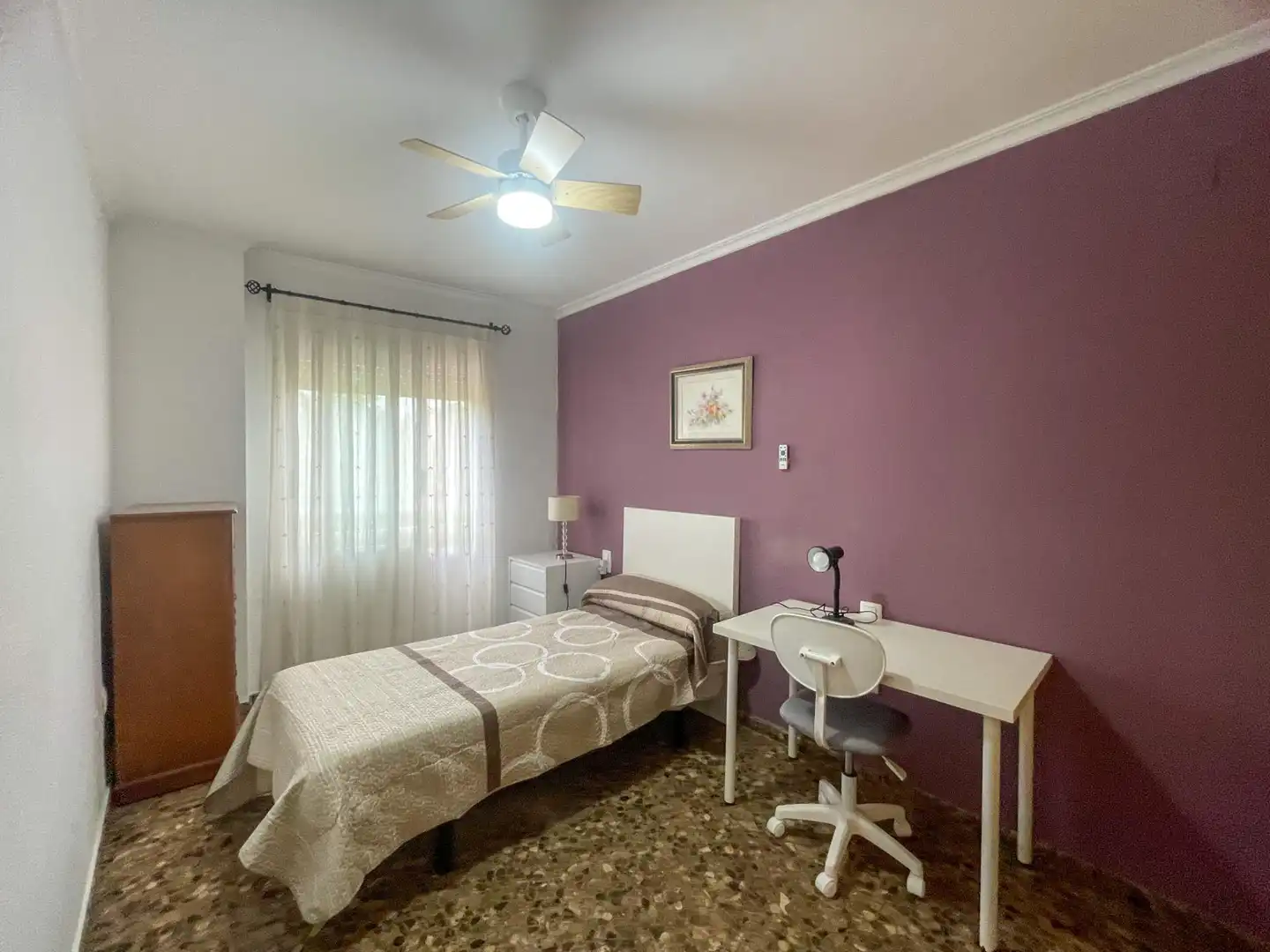Habitación de Piso para compartir en Moncada con Amueblado y Balcón