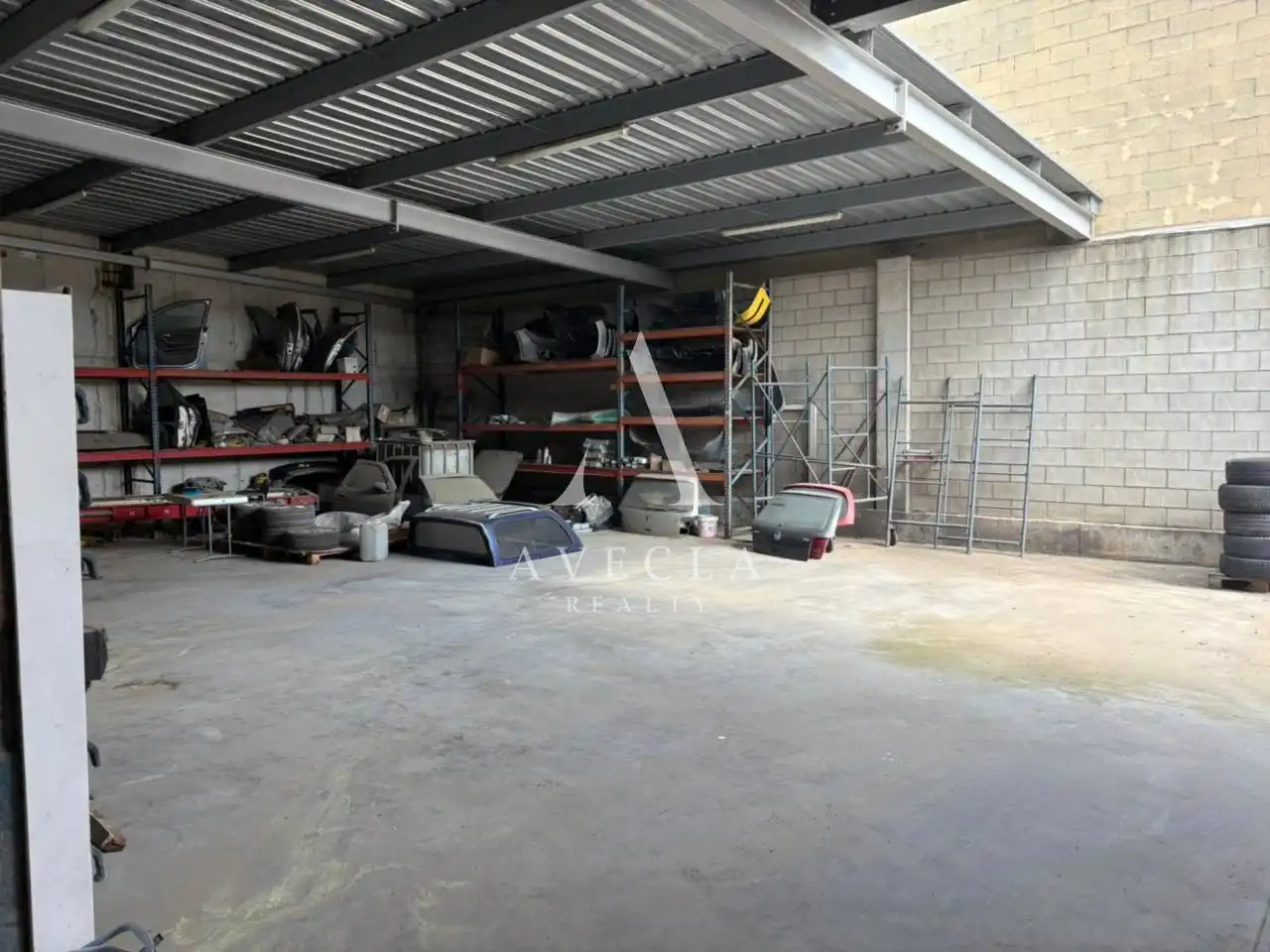 Aparcament de Nau industrial en venda en Sant Esteve Sesrovires