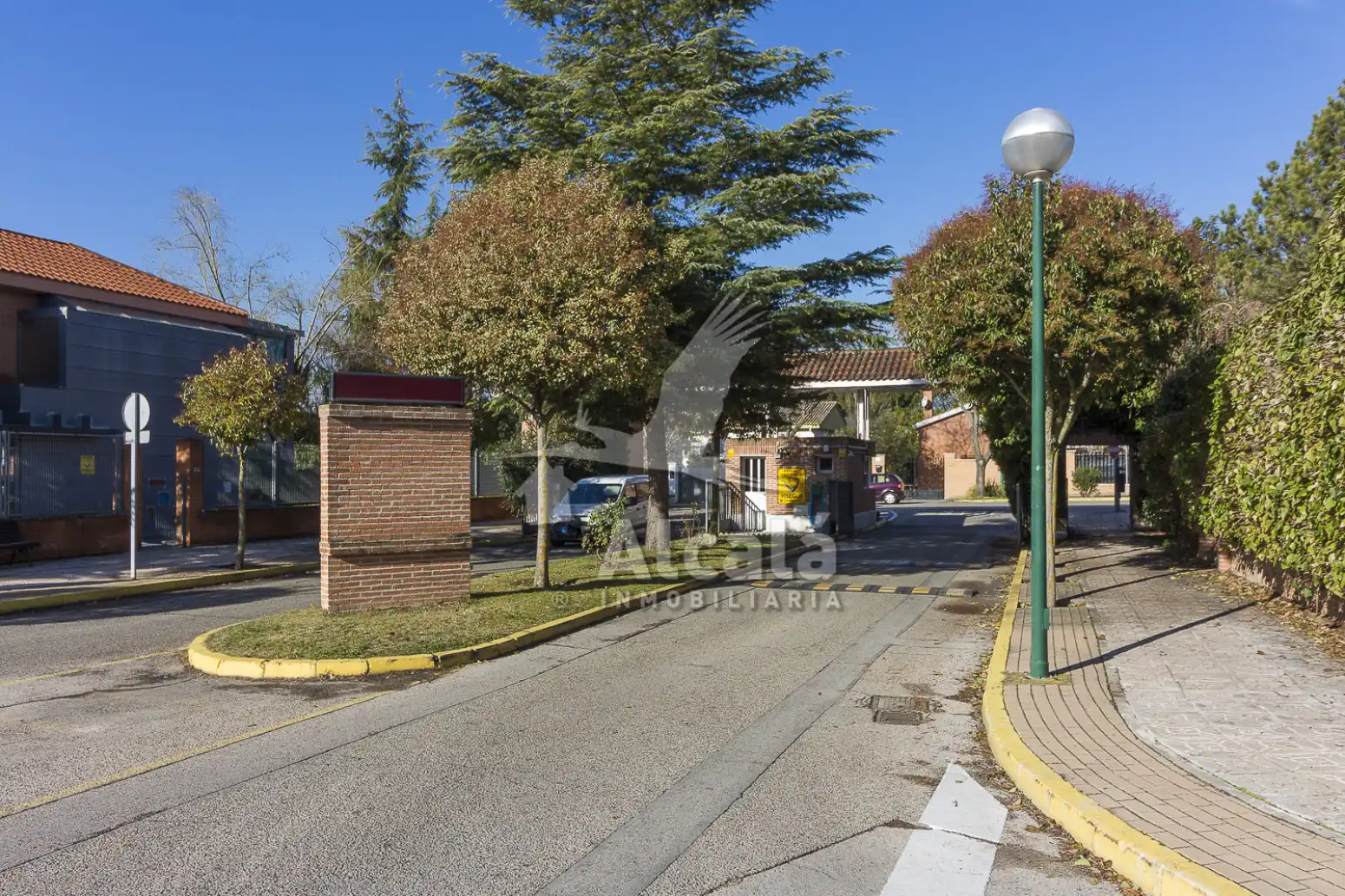 Vista exterior de Casa adosada en venta en Villalbilla con Aire acondicionado, Calefacción y Parquet