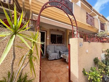Adosado con piscina en venta en Orihuela Costa