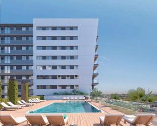 Piscina de Pis en venda en Badalona amb Aire condicionat, Calefacció i Parquet