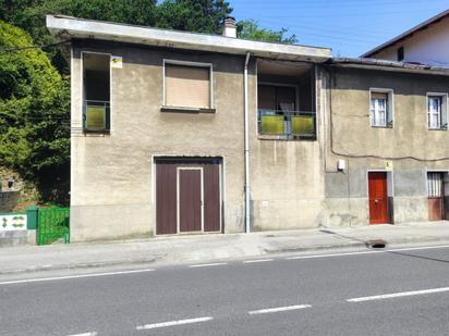 Vista exterior de Casa o xalet en venda en Güeñes amb Balcó